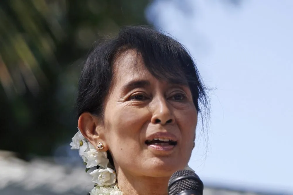 Aung San Suu Kyi addressing supporters in Myanmar in 2011